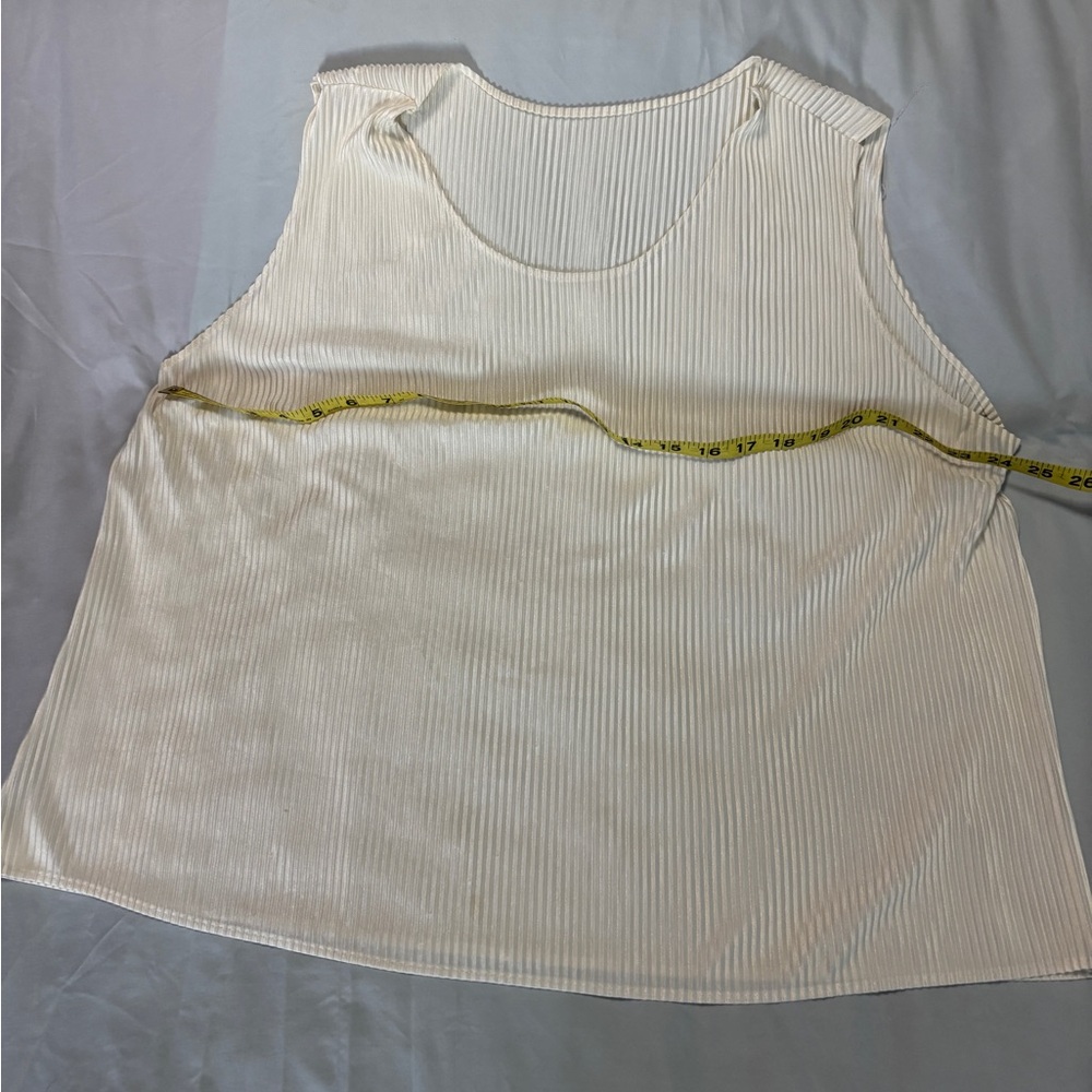 Ribbed Scoop Neck Sleeveless Top in Cream